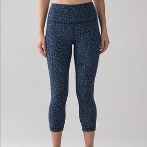 COPY - Lululemon Wunder Under Crop (Hi-Rise) (Full-On Luxtreme 21") Size 4